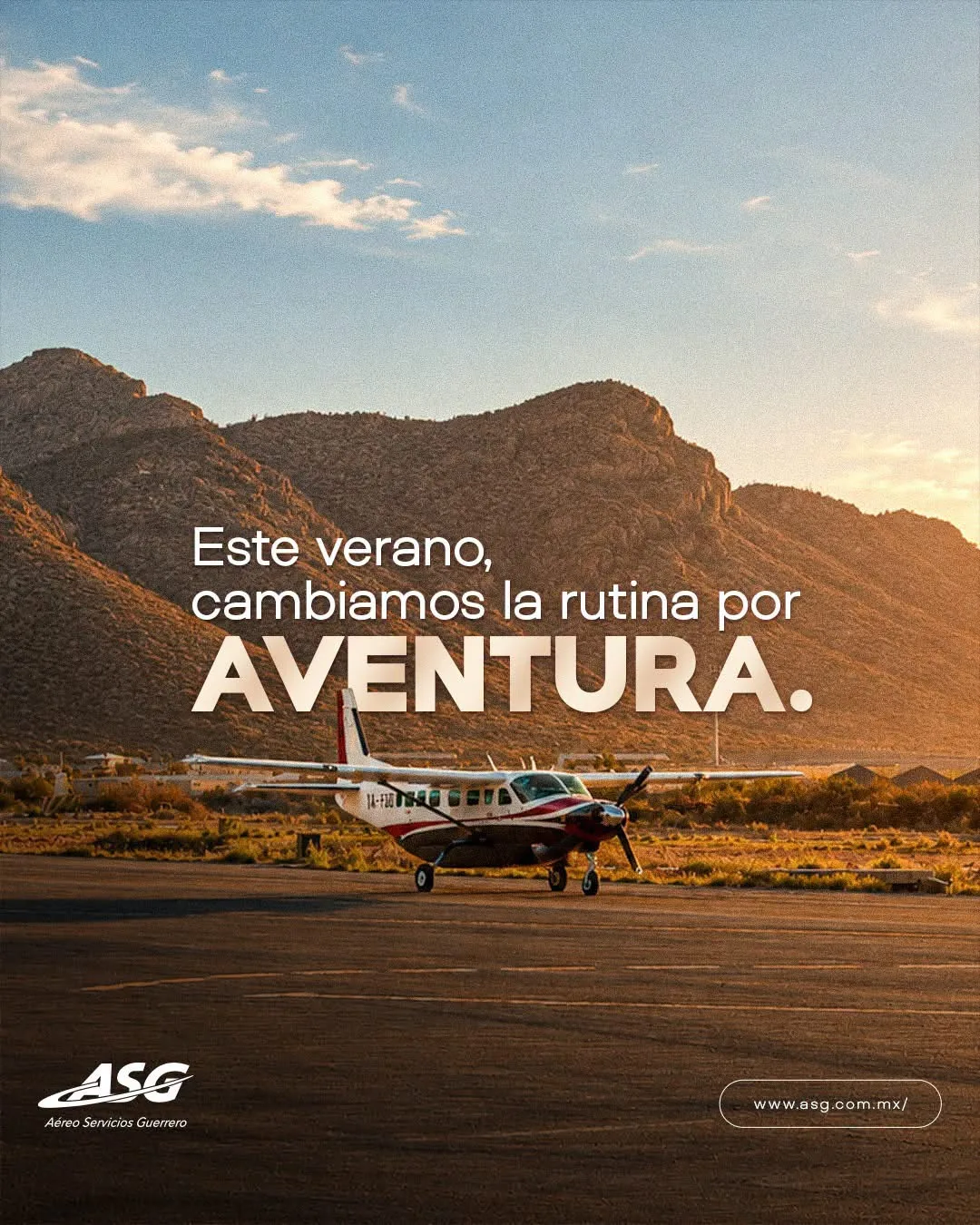 Avión regional en paisaje de montaña